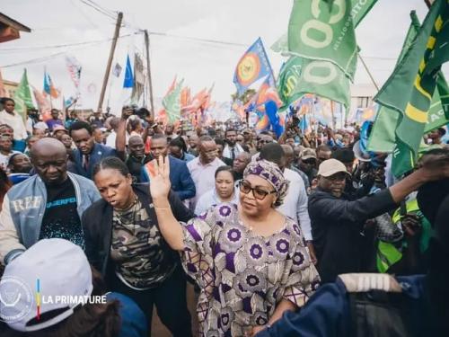 Mbanza-Ngungu : « Les engagements du Chef de l’État seront réalisés… Je mets la pression sur mon Gouvernement »(Judith Suminwa)