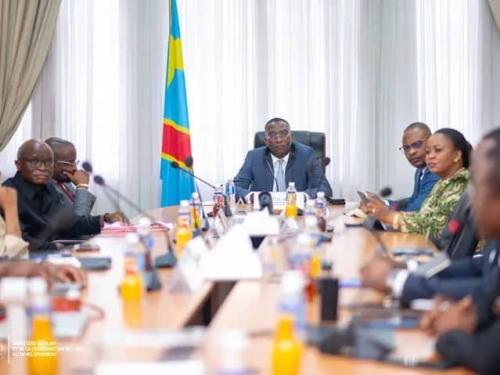 RDC : Le ministre Justin Kalumba Mwana-Ngongo mobilise le gouvernement autour du financement du Programme Présidentiel « Debout Jeunes Congolais »